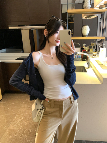 Photo-realistic Korean-style thin open sweater for women, winter 2025 new unique and beautiful short knit sweater for layering