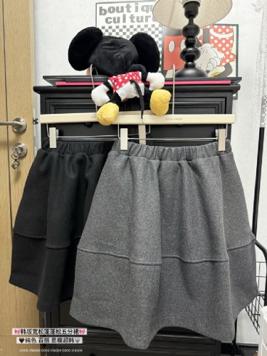 Photographed Korean-style minimalist solid-color half skirt for women, thick floral puff skirt, retro full skirt