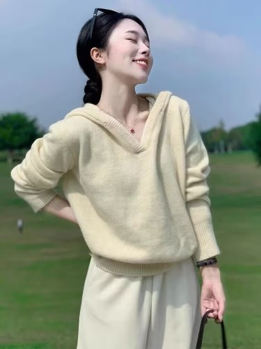 New Autumn/Winter Blue Women's Sweater, Casual and Minimalist Design, Loose Knit Top with Oversized Style