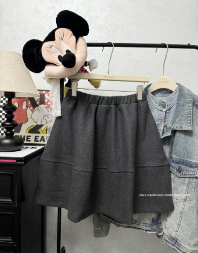 Photographed Korean-style minimalist solid-color half skirt for women, thick floral puff skirt, retro full skirt