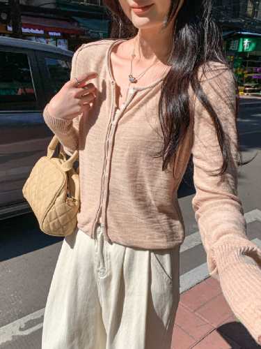 Photo-realistic Korean-style thin open sweater for women, winter 2025 new unique and beautiful short knit sweater for layering