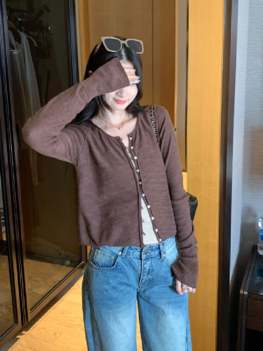 Photo-realistic Korean-style thin open sweater for women, winter 2025 new unique and beautiful short knit sweater for layering