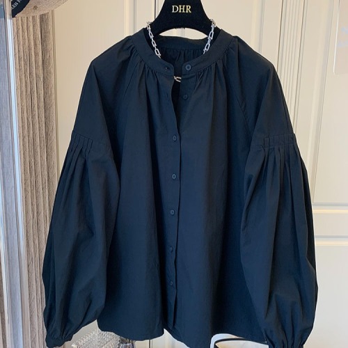 Retro French pleated bubble sleeve loose V-neck women's top with doll shirt, splicing design, unique and trendy