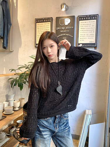 Real shot. Designer-style off-shoulder hollow-out knit sweater for women—long-sleeved, slim-fit base layer sweater that looks amazing when worn as an inner top!