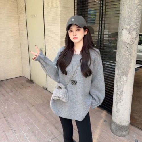 Relaxed and Leisurely Round Neck Loose Soft and Chewy Women's Sweater for 2025 Autumn and Winter, Gray, Slimming Fashion and Versatile Knit Top