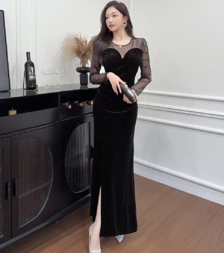 Real-shot elegant, high-end, feminine autumn/winter slimming, figure-flattering dress for socialites.
