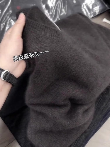 Women's Autumn Large Size Loose Knit Sweater with Simple Gray Round Neck, European Style Casual Relaxed Feeling T-Shirt Top