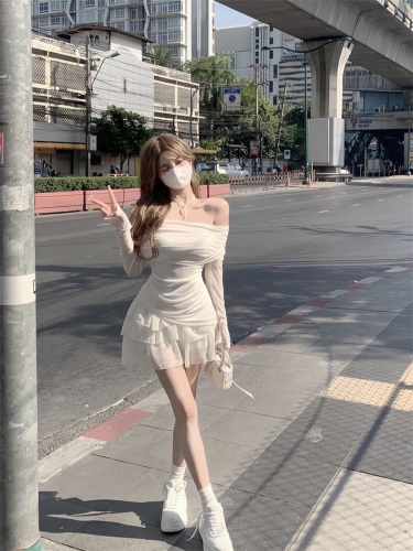 White Moonlight Pure Desire Sweet Spicy Set Women's Off-the-Shoulder Top Spring & Autumn Outfit Cake Fluffy Short Skirt Two-Piece Set