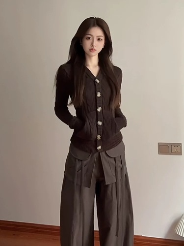 Retro Buttonhole Ribbed Brown Cardigan Jacket Short Slimming Women's Knit V-Neck Top for Autumn/Winter