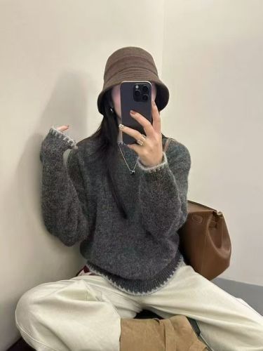 Autumn and Winter Women's Gray Sweater, 2025 New Arrival, Outerwear, High-End Knitted Base Layer Top for Winter