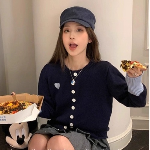 Embroidered Love Heart Colorful Crewneck Knit Cardigan for Women - New Loose and Stylish Fashion Top for Autumn/Winter - Thick Sweatshirt