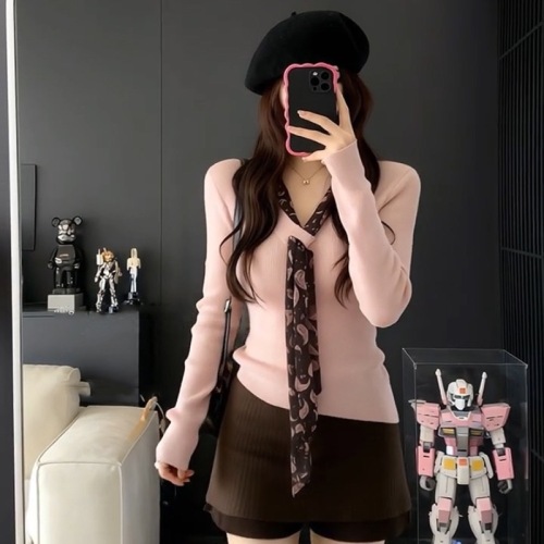 2025 New Korean-Style Design Pink V-Neck Knit Sweater for Autumn and Winter, Fitted Innerwear Top with Long sleeves
