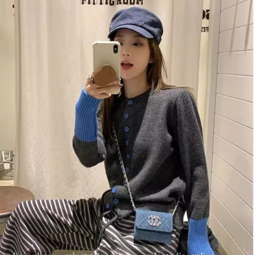 Embroidered Love Heart Colorful Crewneck Knit Cardigan for Women - New Loose and Stylish Fashion Top for Autumn/Winter - Thick Sweatshirt