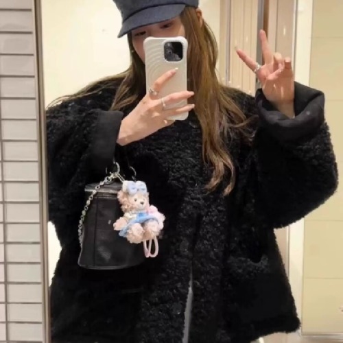 2025 Winter Round Neck Lamb Wool Coat for Women Short Length Thickened Lamb Wool Faux Fur Outerwear Loose Fur-Trimmed Top