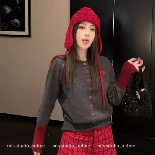 Embroidered Love Heart Colorful Crewneck Knit Cardigan for Women - New Loose and Stylish Fashion Top for Autumn/Winter - Thick Sweatshirt