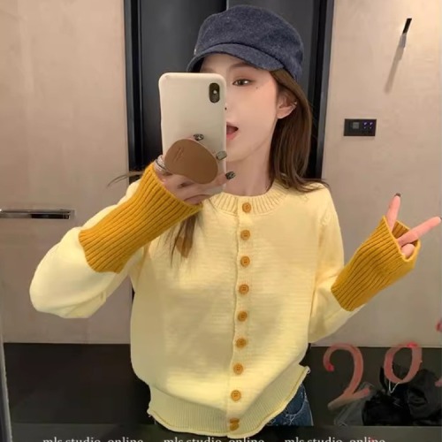 Embroidered Love Heart Colorful Crewneck Knit Cardigan for Women - New Loose and Stylish Fashion Top for Autumn/Winter - Thick Sweatshirt