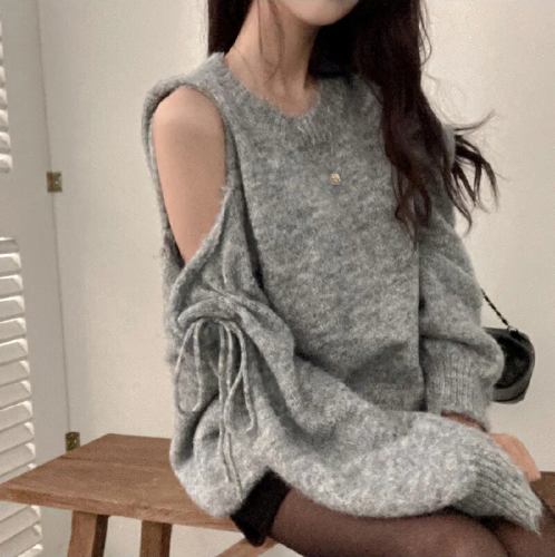 Actual shot Korean-style off-shoulder bow-knitted sweater with added thickness for autumn and winter, round neck long sleeve knitted sweater, pure color milky sweater