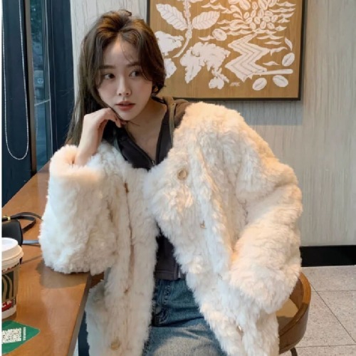 Women's 2025 Winter New Small Figure Loose Fleece-Padded Plush Coat with Xiangfeng Style