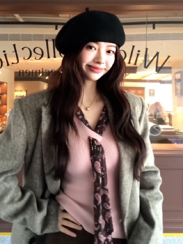 2025 New Korean-Style Design Pink V-Neck Knit Sweater for Autumn and Winter, Fitted Innerwear Top with Long sleeves