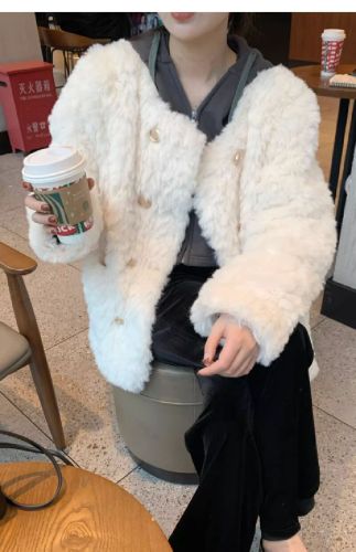 Women's 2025 Winter New Small Figure Loose Fleece-Padded Plush Coat with Xiangfeng Style