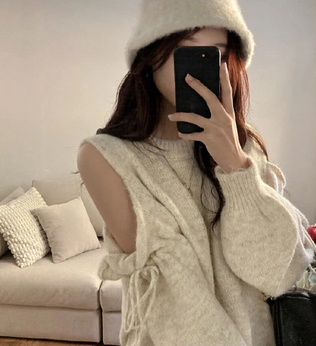 Actual shot Korean-style off-shoulder bow-knitted sweater with added thickness for autumn and winter, round neck long sleeve knitted sweater, pure color milky sweater