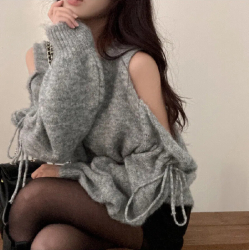 Actual shot Korean-style off-shoulder bow-knitted sweater with added thickness for autumn and winter, round neck long sleeve knitted sweater, pure color milky sweater