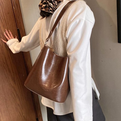 Vintage Niche Design Women's New Simple Crossbody Bag High-End Fashion Shoulder Bucket Bag
