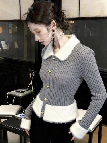 Korean-style plush patchwork lapel knitted cardigan for women, 2025 autumn new design, short and stylish top with a slim-fit, edgy girl’s vibe.