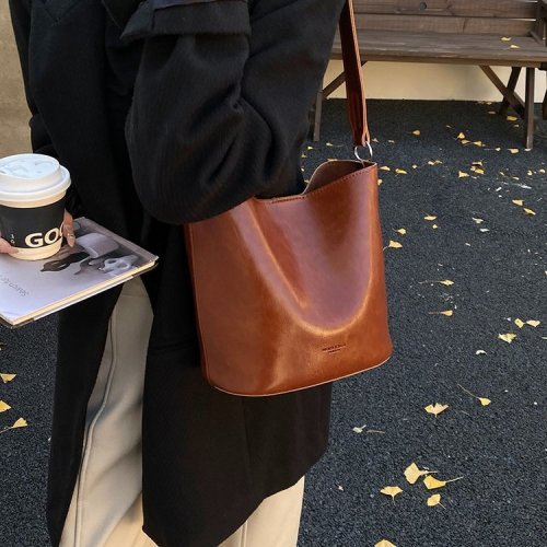 Vintage Niche Design Women's New Simple Crossbody Bag High-End Fashion Shoulder Bucket Bag