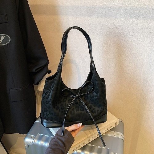 Autumn/Winter New Arrival Shoulder Bag with Bow Ties, Cross-border Daily Use Large Capacity Commute Versatile Fashion Tote Bag