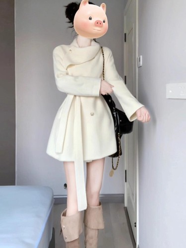 Luxury fashion for wealthy young ladies: short woolen coat, winter high-end look, slimming and thickened woolen coat for petite figures—trendy!