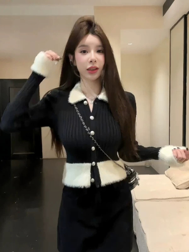 Korean-style plush patchwork lapel knitted cardigan for women, 2025 autumn new design, short and stylish top with a slim-fit, edgy girl’s vibe.