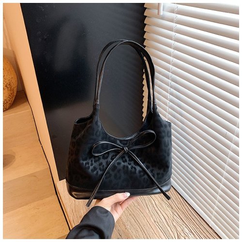 Autumn/Winter New Arrival Shoulder Bag with Bow Ties, Cross-border Daily Use Large Capacity Commute Versatile Fashion Tote Bag