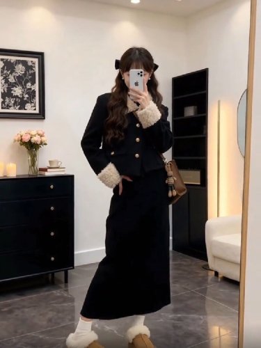 Small Fragrance Style Suit for Women—Autumn/Winter Plus-Size, Curvy Ladies—High-End Lambswool Collar Short Jacket and Skirt Two-Piece Set