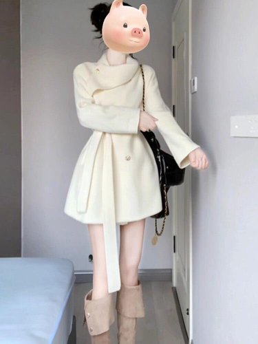 Luxury fashion for wealthy young ladies: short woolen coat, winter high-end look, slimming and thickened woolen coat for petite figures—trendy!