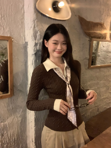 Polo-neck faux two-piece knitted sweater for women—winter inner layer, slim-fit design, spliced, short-length long-sleeved top.