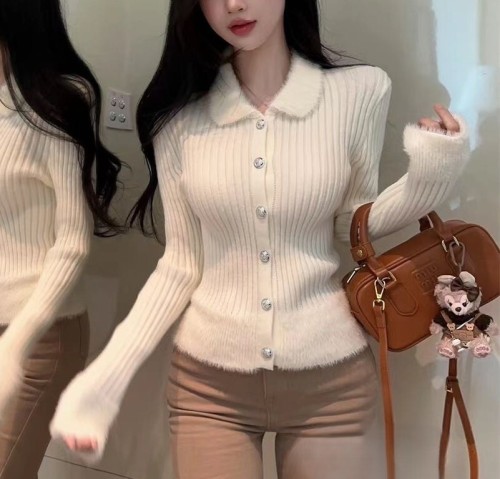 Korean-style plush patchwork lapel knitted cardigan for women, 2025 autumn new design, short and stylish top with a slim-fit, edgy girl’s vibe.