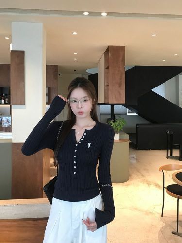 White Half-Open Collar Embroidered Knit Top for Women - 2025 Autumn/Winter New Design Slimming Stylish Versatile Top NIS