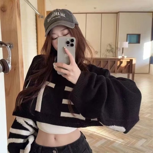 2025 South Korea Dongdaemun Autumn Batwing Sleeve Loose Alphabet Short Length Cardigan Top