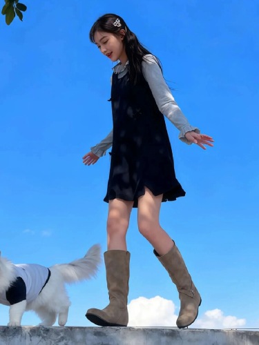 A complete set of ootd outfits, fungus-edged long-sleeved bottoming shirt, vest, bud skirt, two-piece set 2025 winter for women