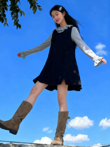 A complete set of ootd outfits, fungus-edged long-sleeved bottoming shirt, vest, bud skirt, two-piece set 2025 winter for women