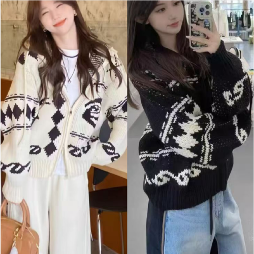 Korean Dongdaemun Autumn/Winter New Retro Double Color Yarn Contrast Hooded Sweater with Floral Rose, Loose and Slouchy Style