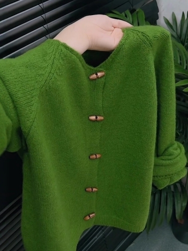 Women's Large Size Knit Cardigan with Green Horn Buttons - New 2025 Autumn/Winter Style, Long Sleeve, Round Neck, Youthful and Stylish Top