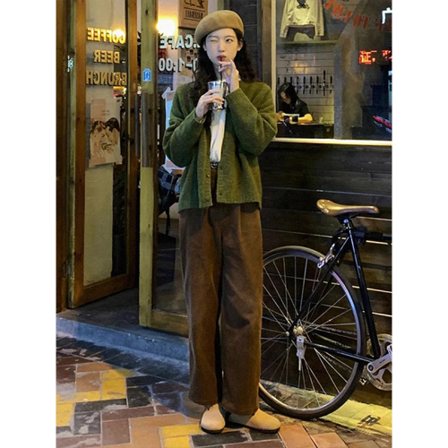 Design-oriented niche green cardigan sweater women's autumn and winter 2025 new casual vintage knit top