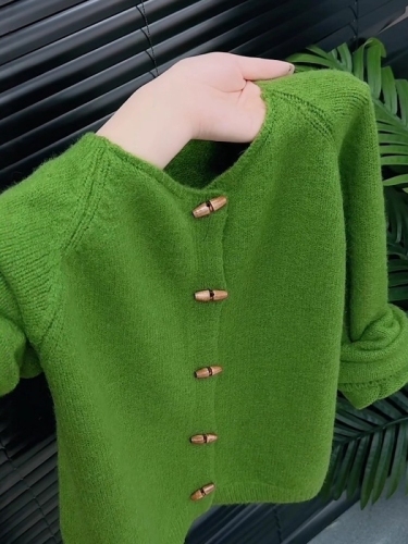 Women's Large Size Knit Cardigan with Green Horn Buttons - New 2025 Autumn/Winter Style, Long Sleeve, Round Neck, Youthful and Stylish Top