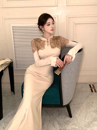 Women's Knit Long-Sleeve New Chinese Style Cheongsam Dress for Autumn/Winter Inner Wear, Stylish and Flattering with a Fitted Waist