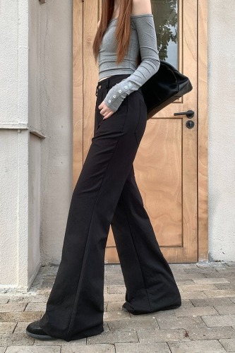 Real-shot 2025 Winter Apricot Color Flared Pants for Women: High-Waisted, Slimming Casual Pants, Straight-Leg Pants with a Flowing Drape, Floor-Length Horseshoe Pants.
