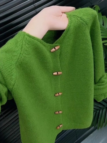 Women's Large Size Knit Cardigan with Green Horn Buttons - New 2025 Autumn/Winter Style, Long Sleeve, Round Neck, Youthful and Stylish Top