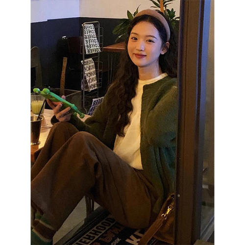 Design-oriented niche green cardigan sweater women's autumn and winter 2025 new casual vintage knit top
