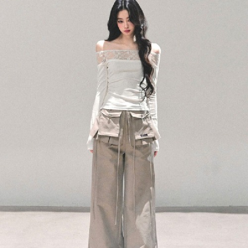 Black rayon-Blend Velour One-Shoulder Polka Dot Long-Sleeve T-Shirt with Lace Lining and Splicing, Spicy Girl Shoulder-Stripping Base Top